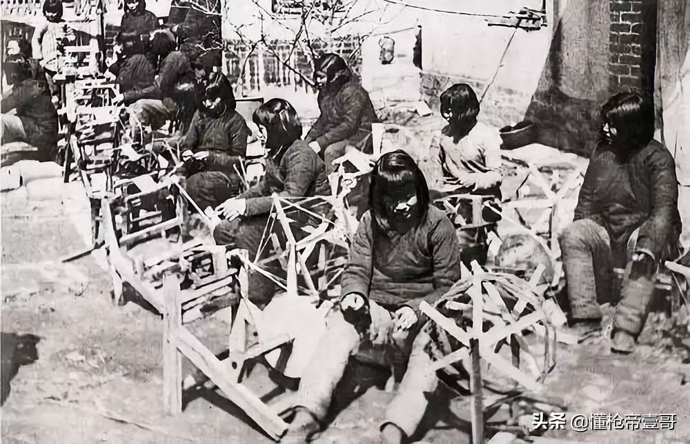 八路军穿上鬼子的防化服骗过鬼子,八路军穿着日本军装骗过鬼子