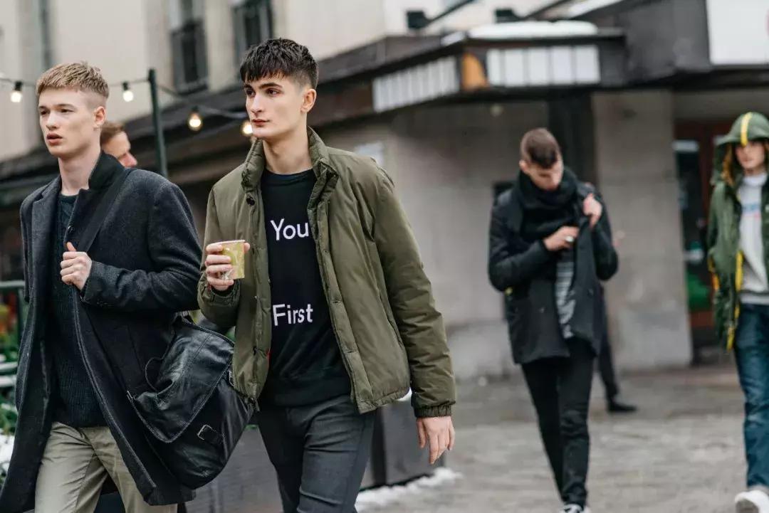 不爱买衣服的女人心理有问题吗,女人爱买衣服是不是一种病