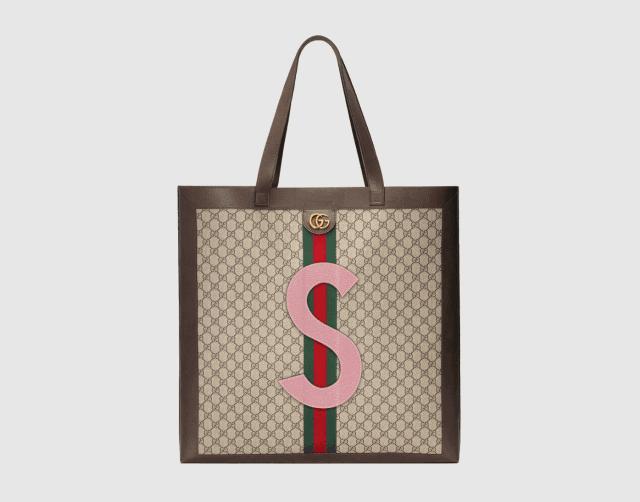 顾佳用奢侈品包包挤不进贵妇圈，纽约市民却用包把狗狗带上了地铁