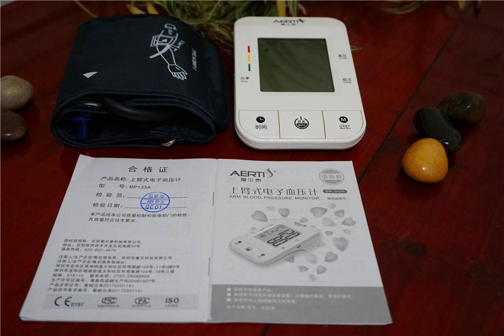 爱尔泰血氧饱和度仪,aicare电子臂式血压计