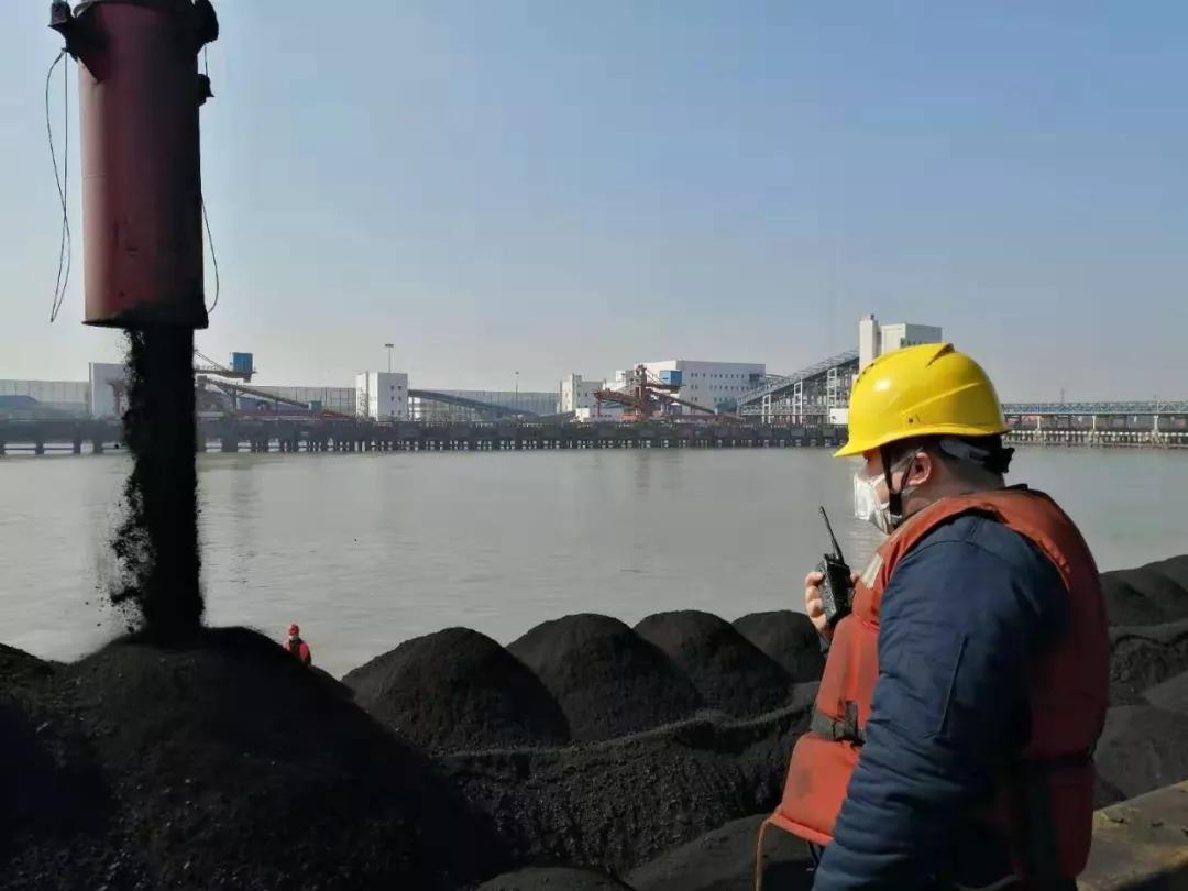 奋战疫线华能驰援雷神山医院建设,奋战疫线的战士