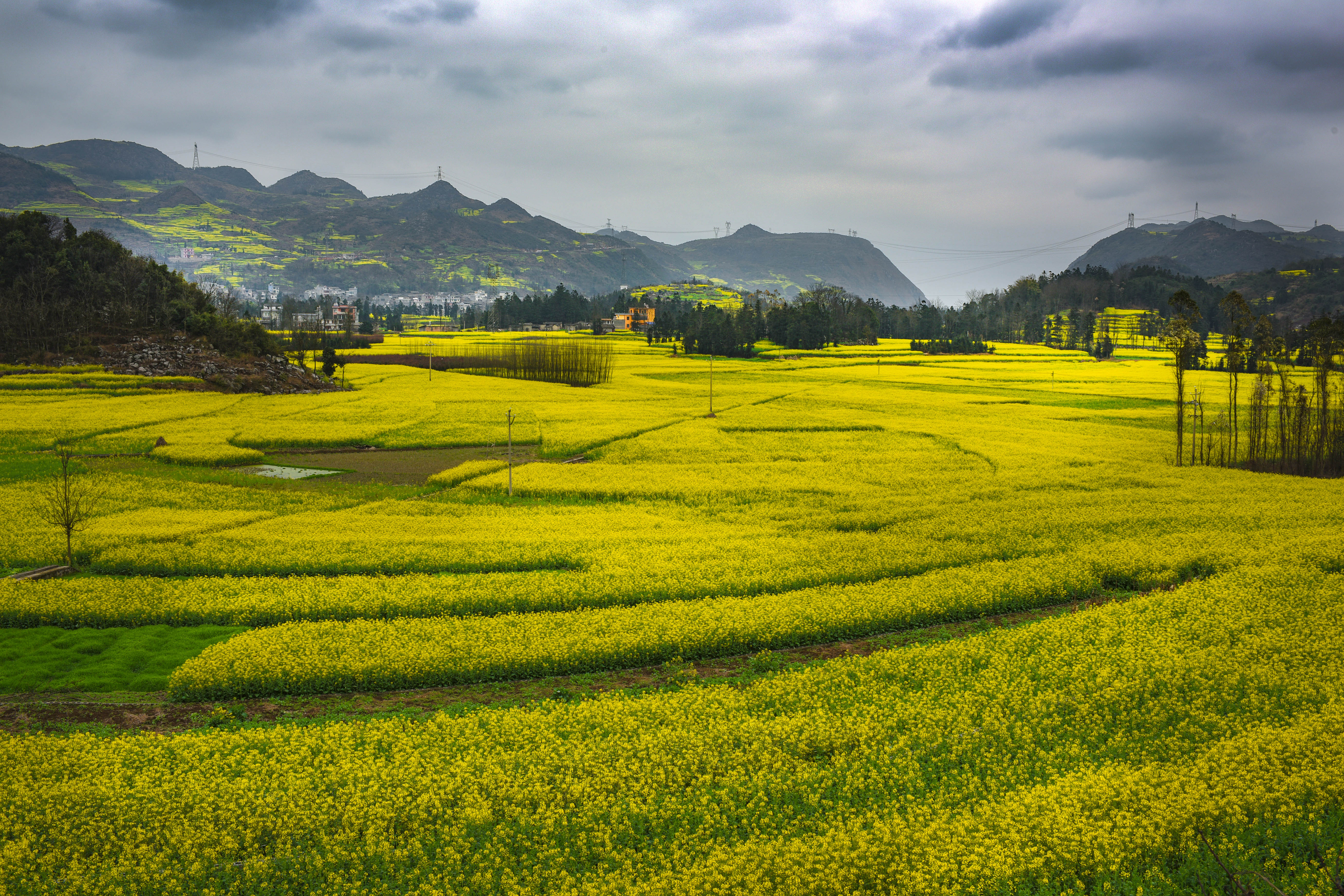 东川红土地螺蛳湾看日落最佳地方,下雨天的螺蛳湾