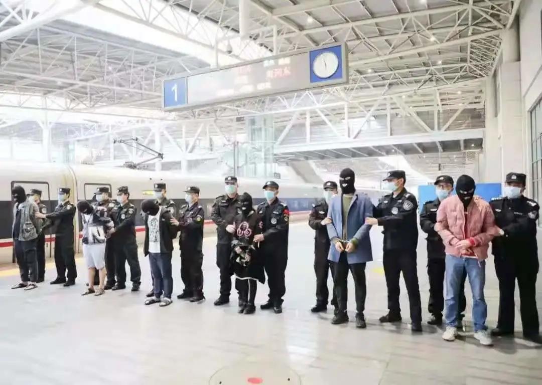 岳阳楼：练好“*钟金**罩”守住群众“钱袋子”｜我为群众办实事