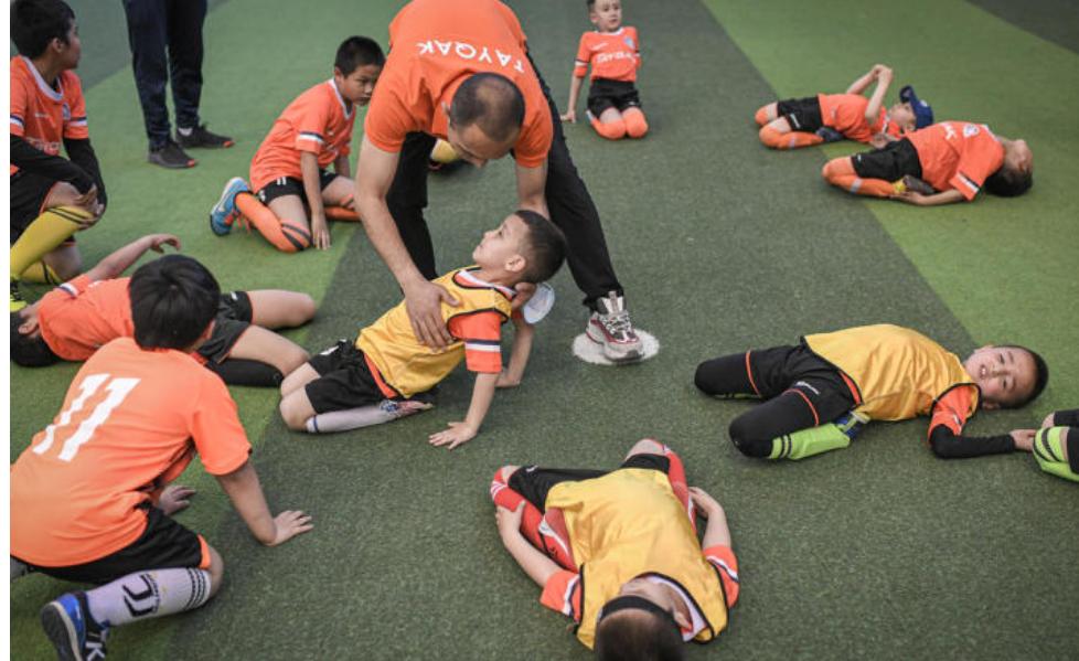 中国足球天赋最高的00后小将,中国足球青训小朋友精彩进球