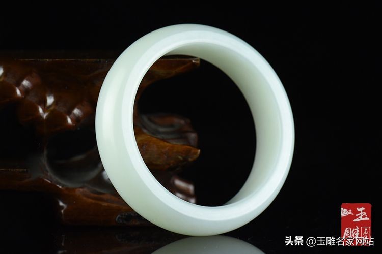 和田玉手镯价格一般在多少钱,和田玉玉手镯价格一般多少