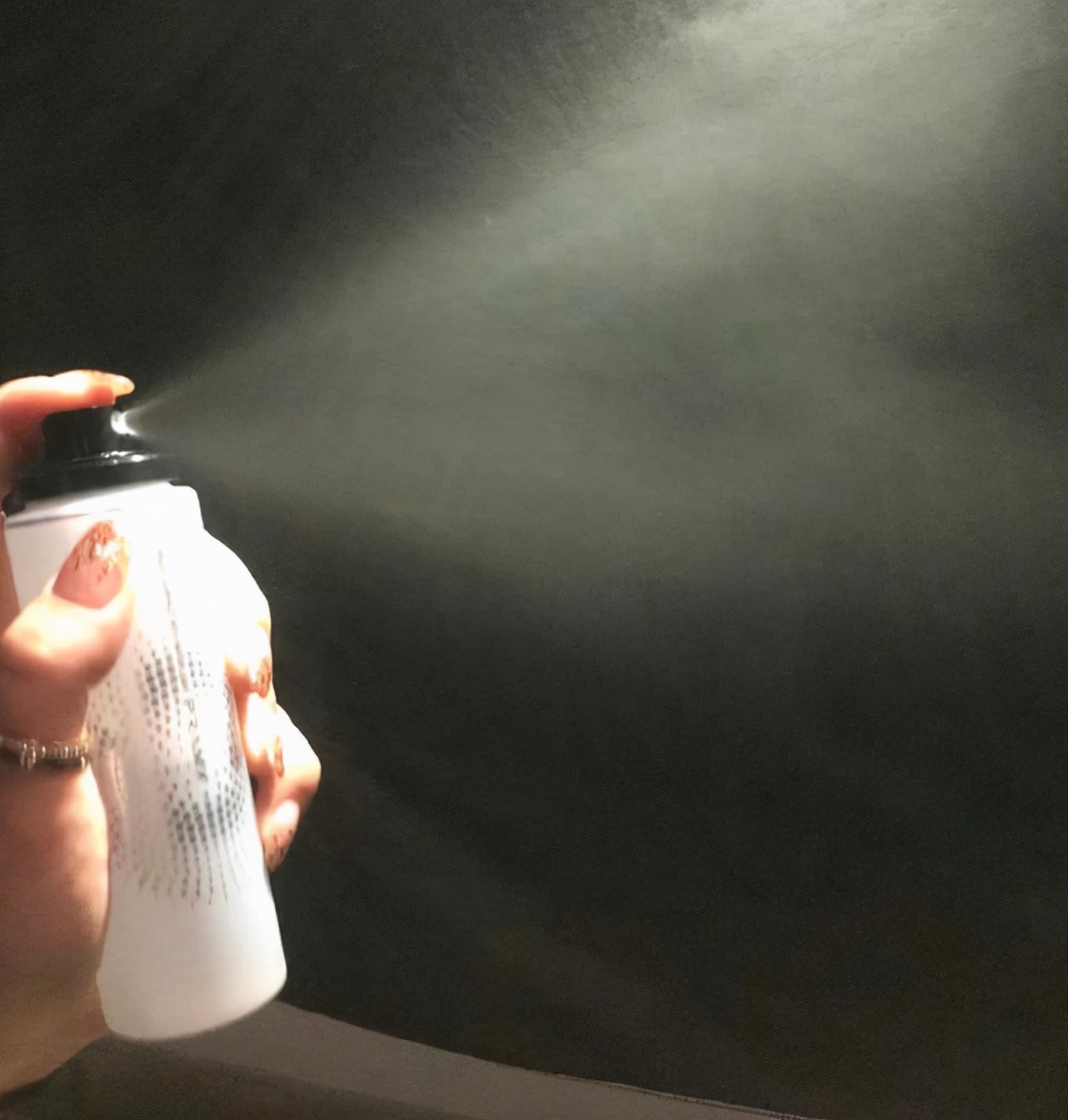 粉底上脸怎么服帖,粉底怎么上不破坏遮瑕