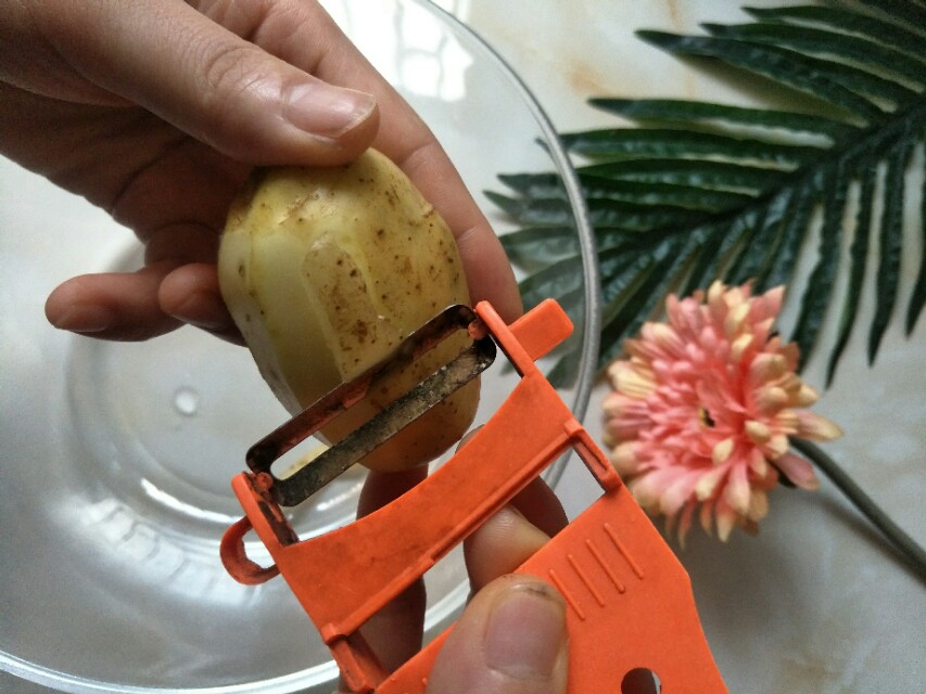 一张纸去土豆皮，削皮刀竟然输给一张纸，快速轻松还不费劲您会吗