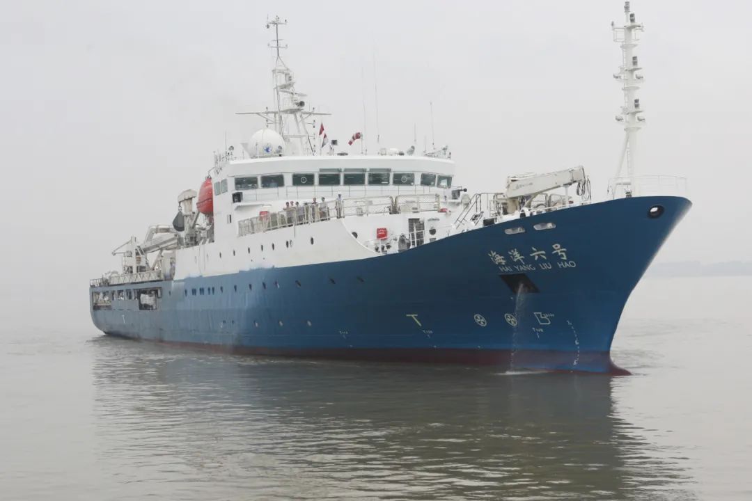 “冷泉”——深海荒原中的绿洲，发现可燃冰的信号