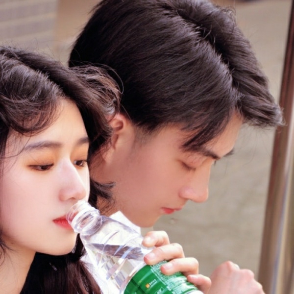 情侣头像是给对方的一个安全感,情侣头像温柔且坚定善良并勇敢