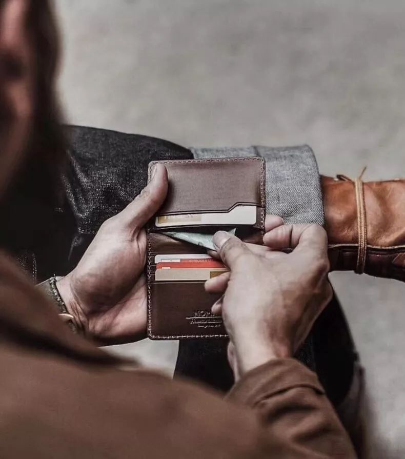 钱包中的冈本001，为移动支付设计的轻奢钱包，用它掏钱浪到飞起