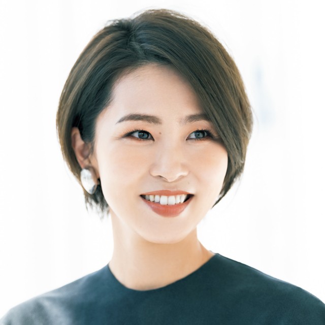 四十岁头发白发多什么发型好看,白发多的中年女性适合什么发型