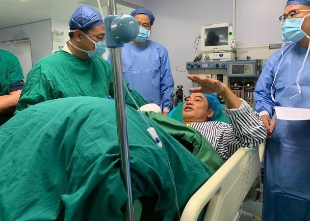 任达华出院后首谈遇袭,任达华被刺紧急回港哥哥探望