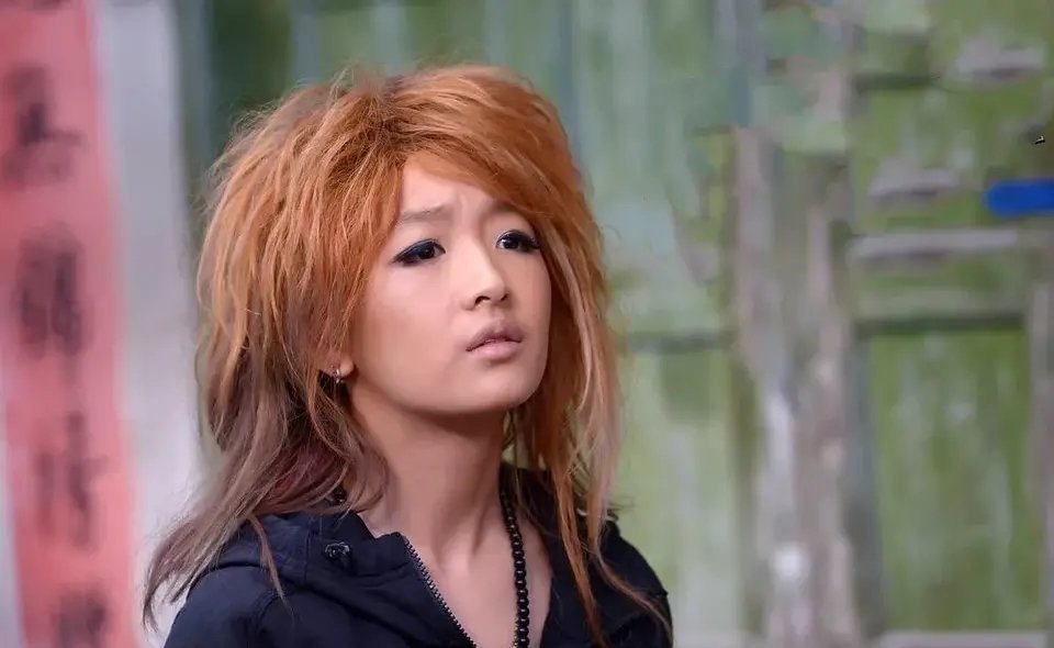 曾志伟蓝洁瑛周冬雨娱乐圈谋女郎,周冬雨年轻相貌