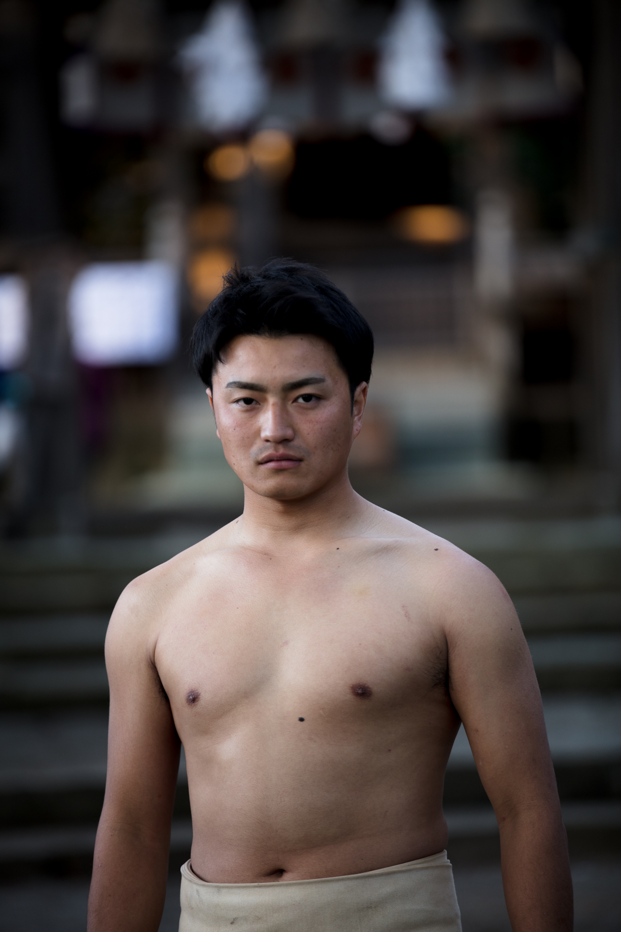 价格便宜的媲美大三元的镜头,大三元镜头谁值得购买