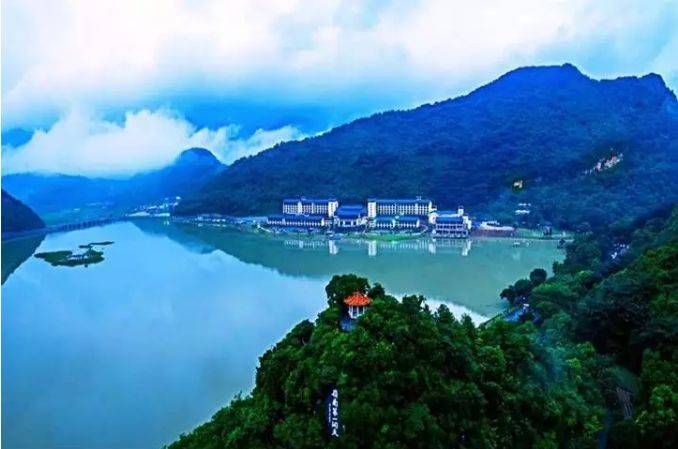 隐藏在英德一座微派风格的酒店—一幅灵动与纸上的古邑国画