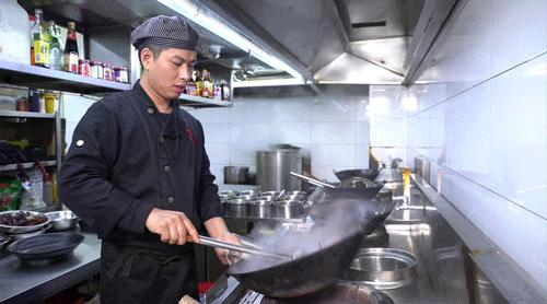 两兄弟揣3000元开店，6年逆袭成当地爆火网红店，天天排长龙！