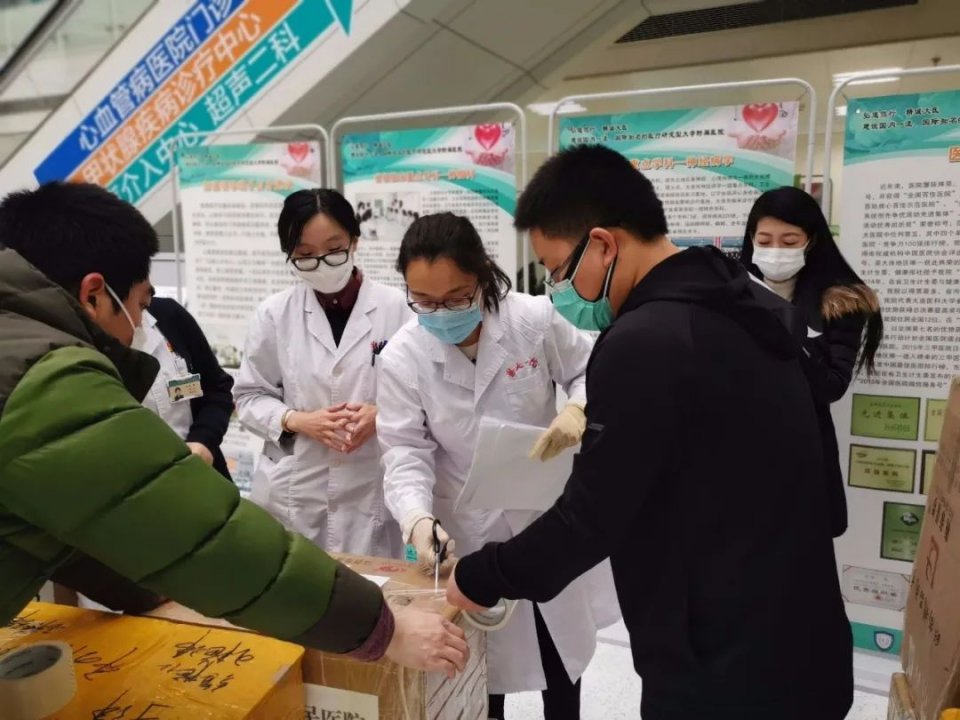 第八车，第100吨，第7500箱，顺利送达雷神山大连医疗队