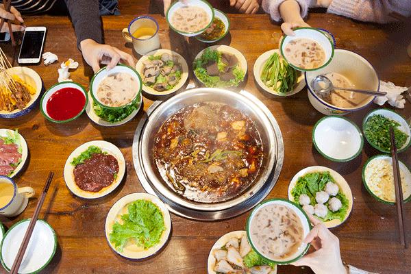 3块8重庆市井火锅,物价回到十年前的超市