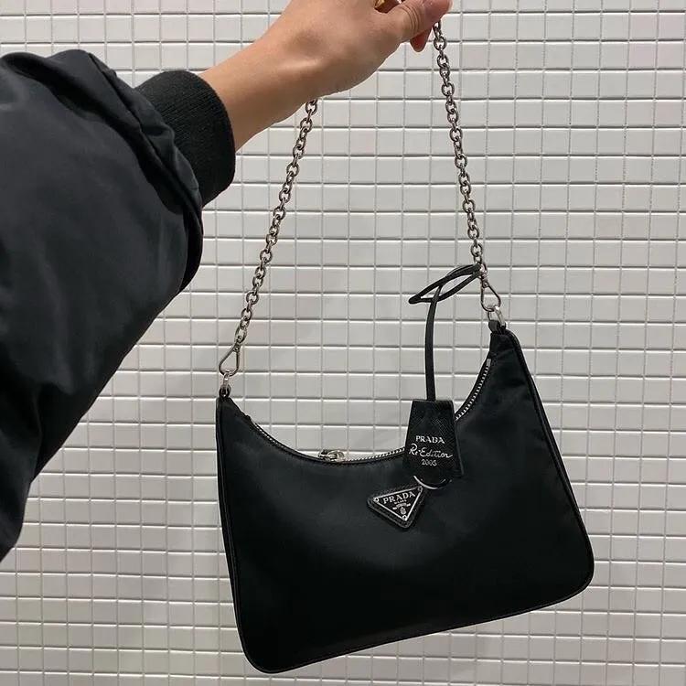 粉墨富婆再添一锤，Jennie穿的香奈儿全是有钱都买不到的绝版货？