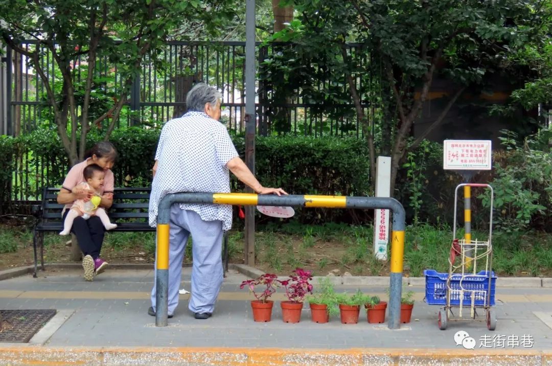 疫情期间还有人摆地摊吗,疫情期间摆摊生活的人