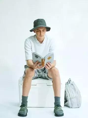 从全世界最会戴帽子的女人身上,学习一点「帽子戏法」