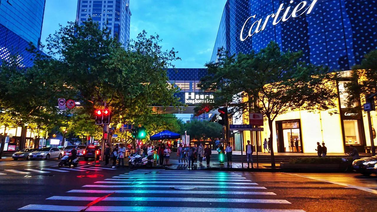 上海购物哪里既便宜又好,上海购物中心哪个好玩