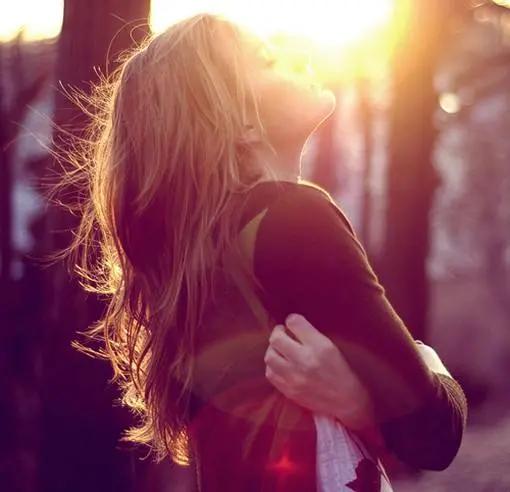 人到中年丈夫要离婚下集,人到中年老公出轨是离婚还是拖着