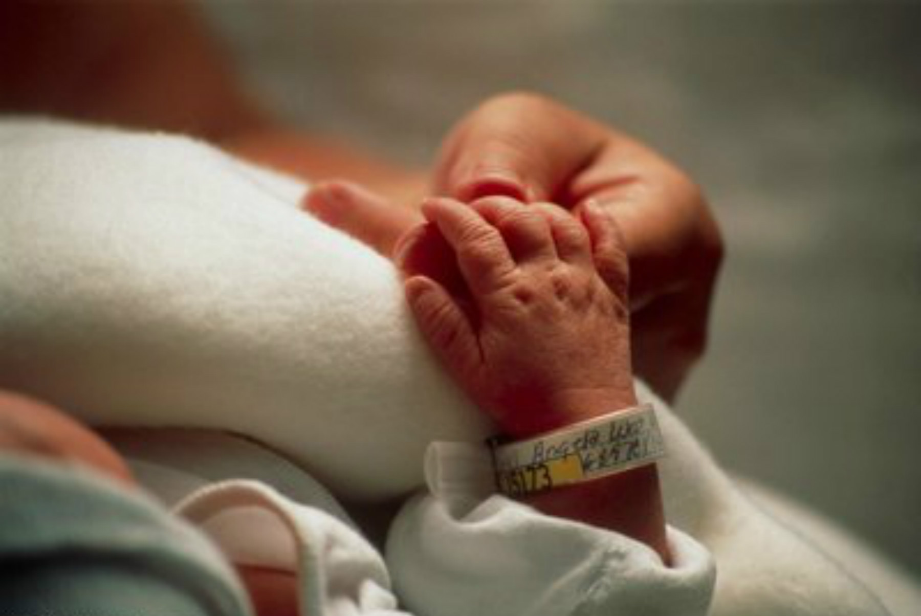 因为儿子太帅而去做亲子鉴定,孩子太帅做五次亲子鉴定