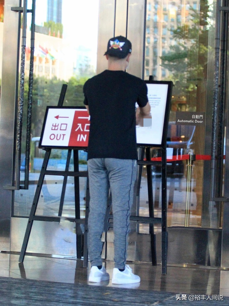 霍建华电竞单手开法拉利,霍建华开的法拉利全球多少台