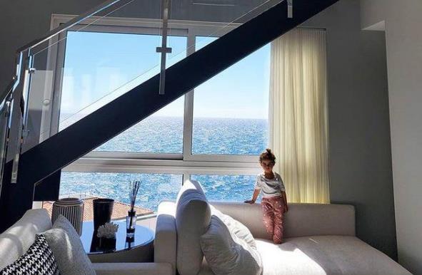 世界足球巨星c罗来深圳干嘛,世界足球先生c罗身价