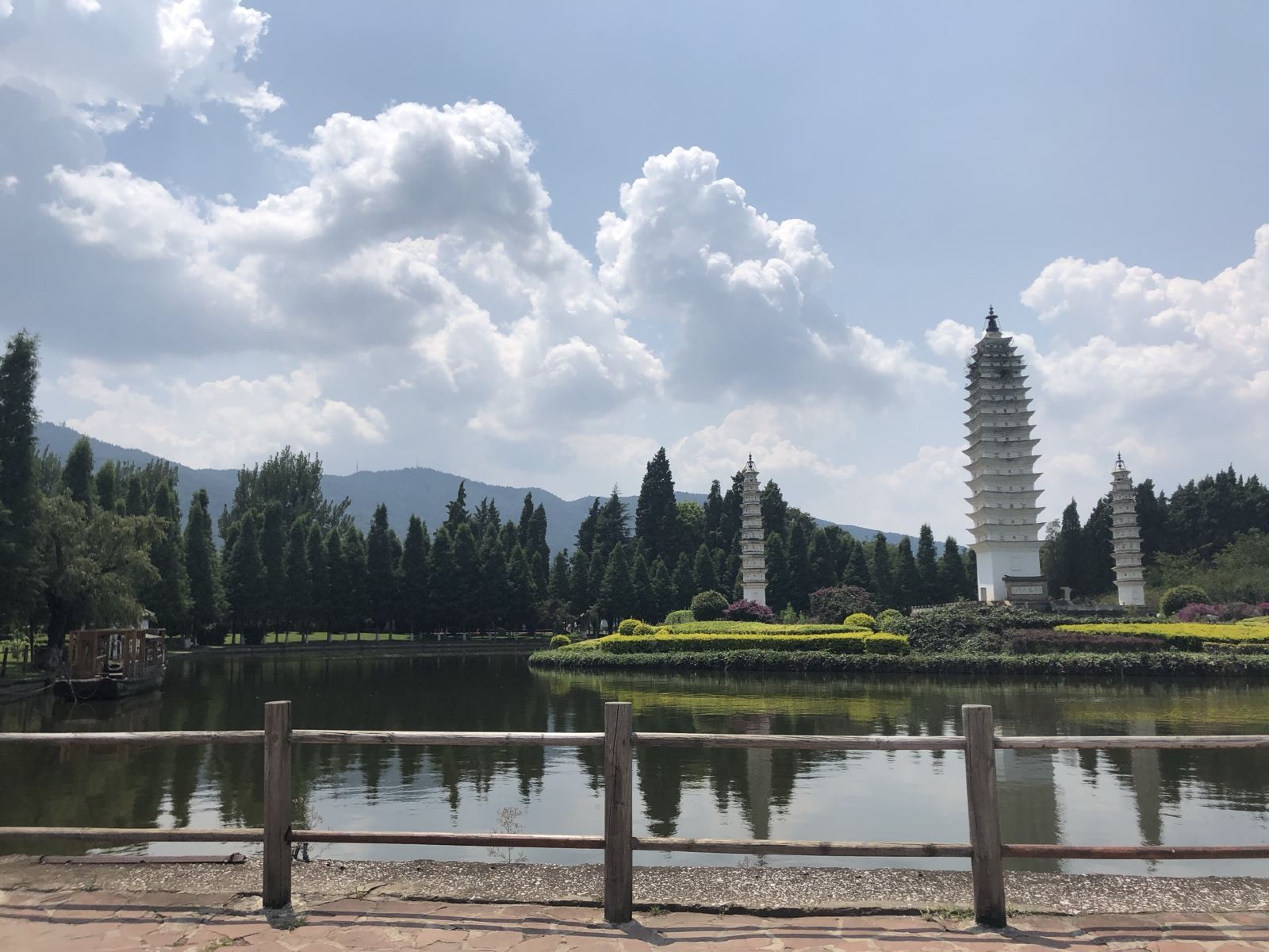 昆明有什么好玩的景点推荐一下,昆明有些什么好玩的景点推荐一下