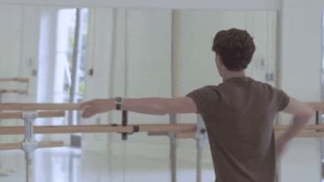 他因为跳芭蕾被霸凌自杀，男生跳芭蕾有什么错？