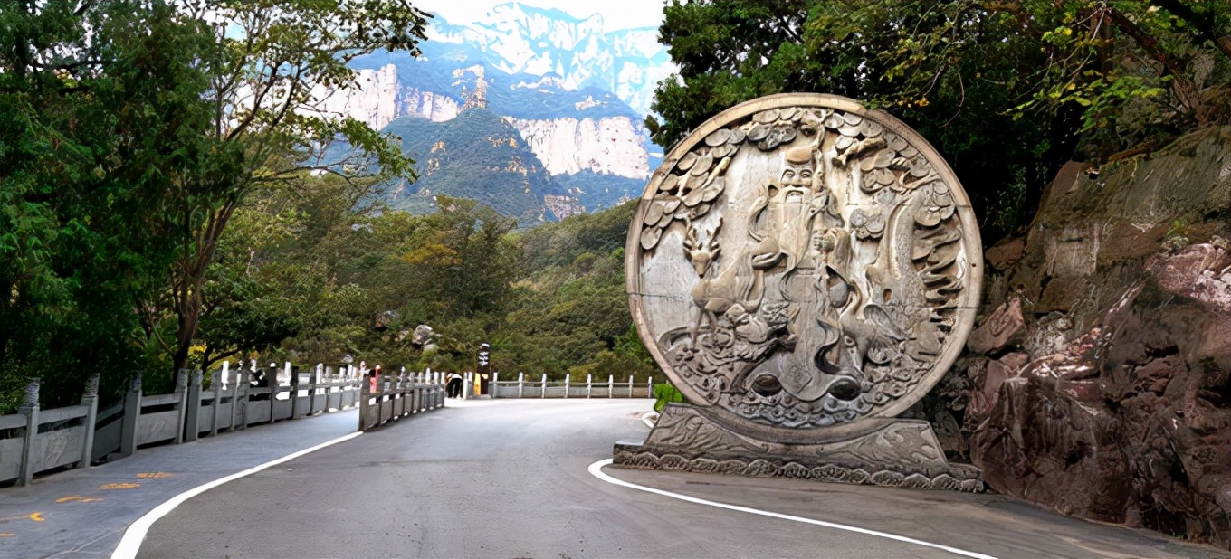 八道沟景区大门,八里沟二道门民宿