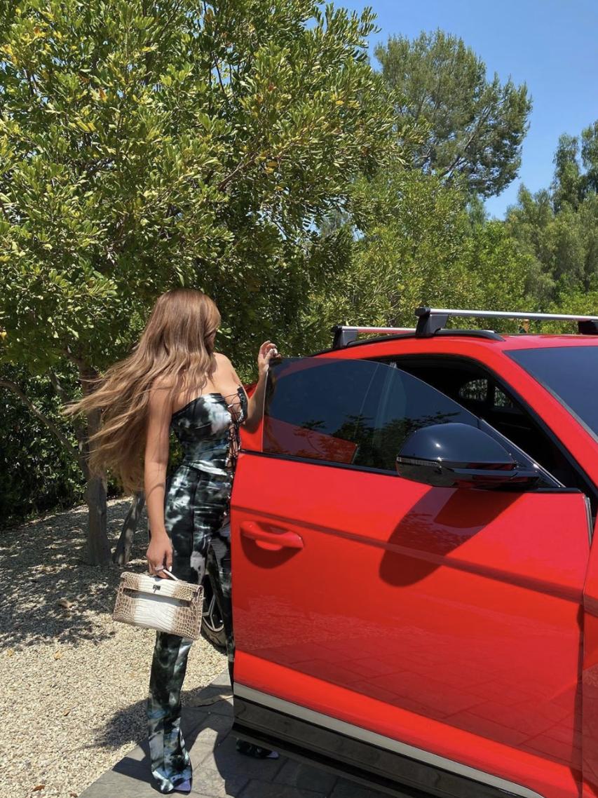 姐不跟你们挤进BM了，我有件更厉害的