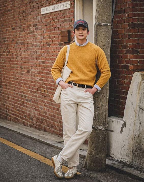 穿好2021流行色，比别人先时髦一步，这4款黄色单品不要错过