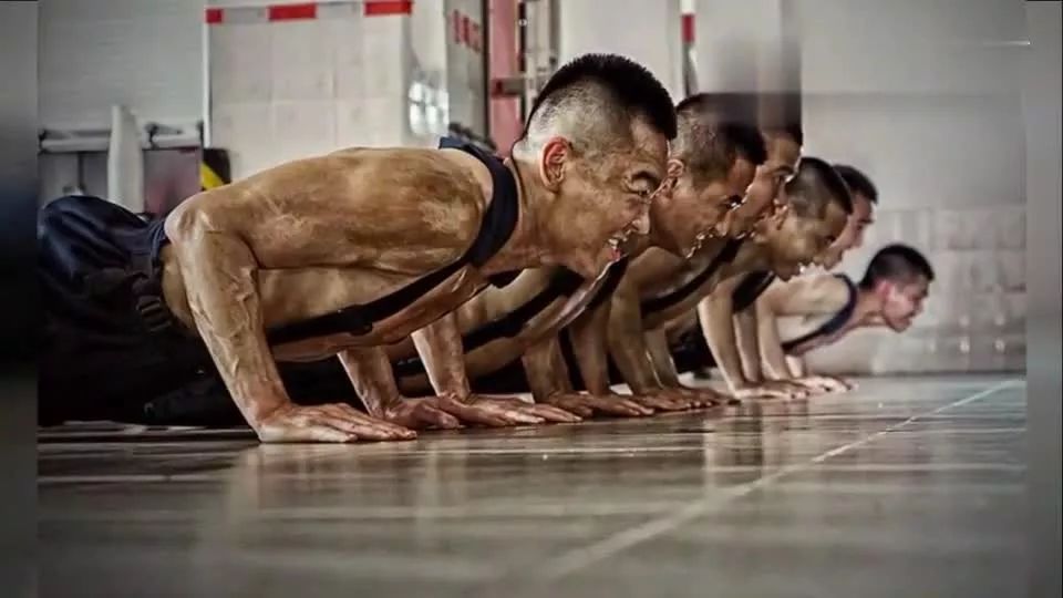 中国军人铮铮铁骨铁血军魂,英姿飒爽霸气的中国军人