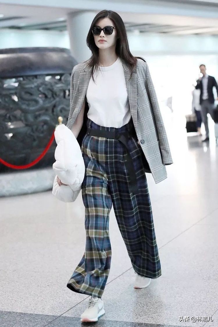 一年四季都是阔腿裤,四季都可穿的显瘦白色阔腿裤