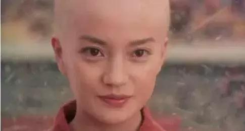 一首《十七岁》之于香港娱乐圈，就是半部《春秋》