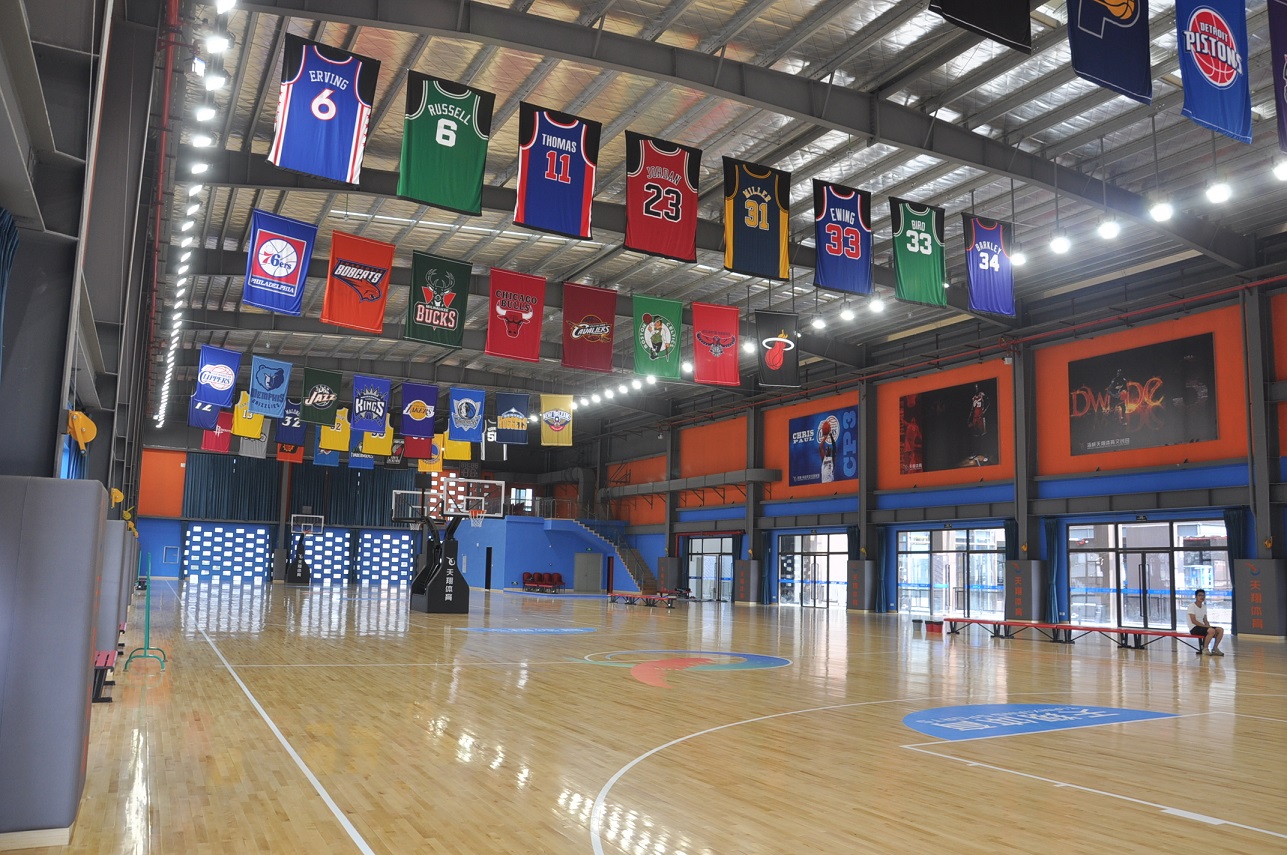 缺兵少将，广东队不敌北京！如何合理的投资篮球场专用灯？