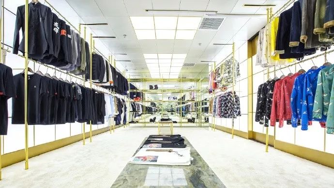 比李宁还厉害的运动员,比李宁高端一些的品牌