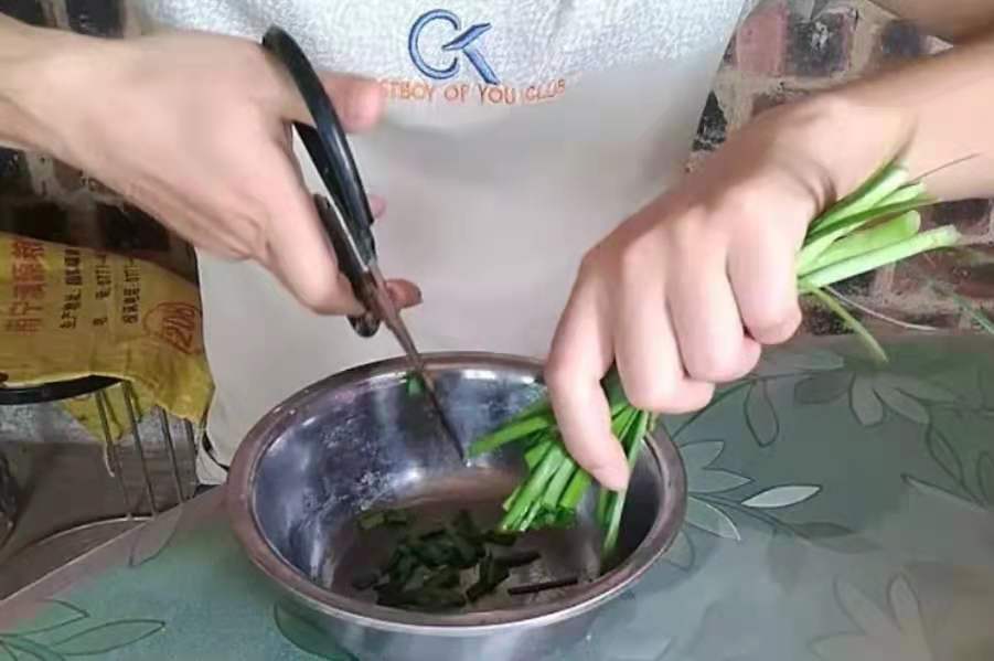 水里捞一捞,河里钓鲤鱼草鱼的特效饵料
