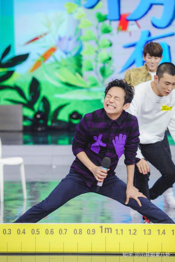 朋友请听好易烊千玺何炅谢娜读信,范丞丞何炅谢娜易烊千玺憋笑综艺