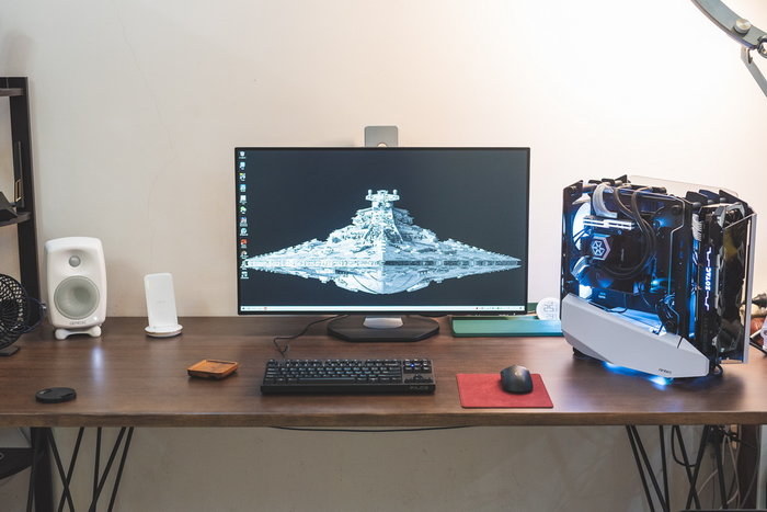 圣诞节前装一台白色雪花主机