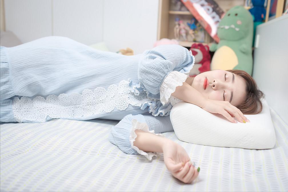 怎么选择适合自己的颈椎枕头,怎么选适合脖子的枕头