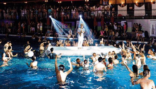 红楼梦的奢华与悲剧 (红楼梦是一部辛酸史)