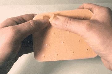 脸上黑头多的要命,脸上的黑头是什么样的