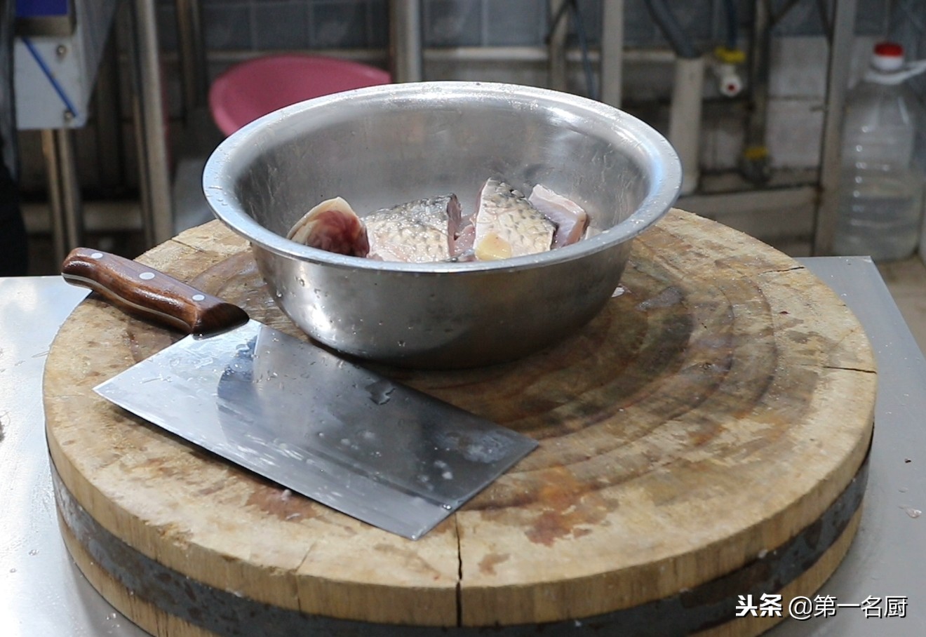 煎鲤鱼不粘锅不破皮的正确做法,煎焖鲤鱼的做法视频