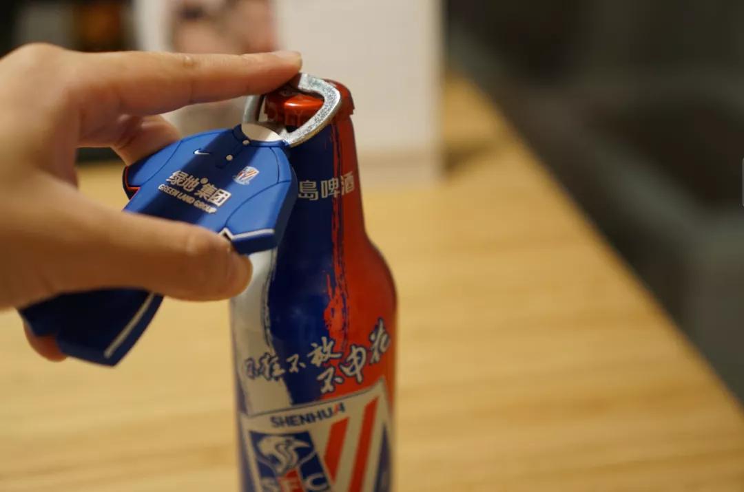 「青蛙评测」上海申花X青岛啤酒，是为信仰充值还是交智商税？