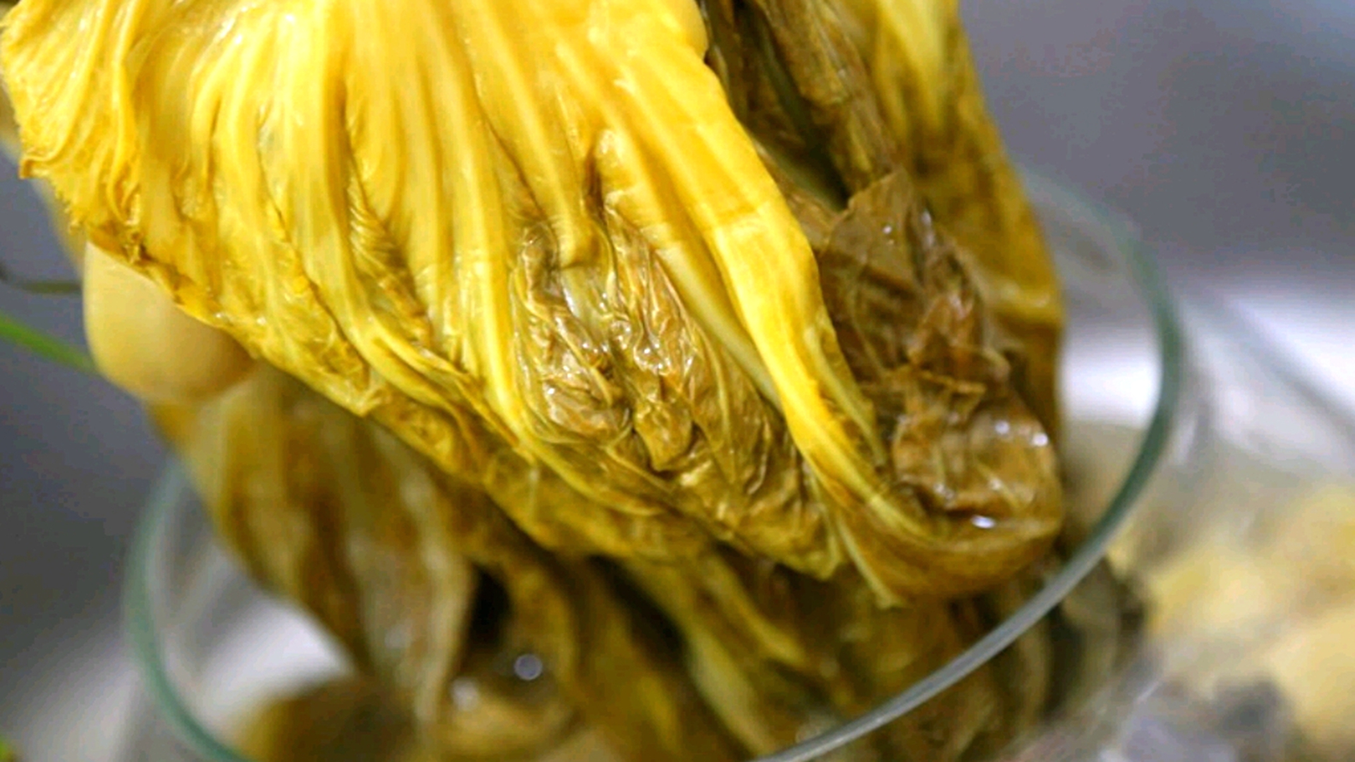 酸爽开胃酸菜炒粉这样做最地道,酸菜炖排骨酸爽开胃