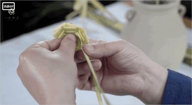 1-3岁幼儿折纸玫瑰花不用剪刀,一二三年级手工玫瑰花不用剪刀